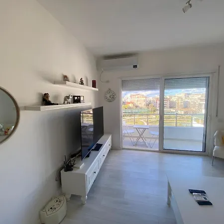 Cozy With Zoo And View 아파트 티라나
